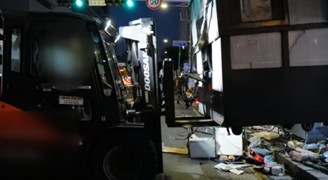 건대입구 노점 철거 갈등..."절차 위반" 구청장 고소