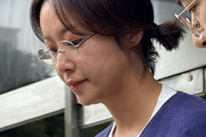 [포토] 법원 나오는 황정음