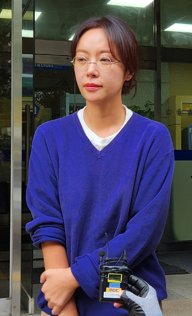 '회삿돈 횡령 코인 투자' 황정음, 1심서 집행유예 4년