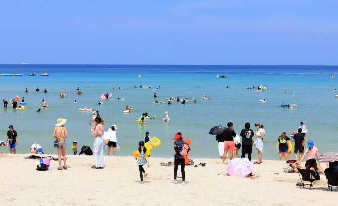 아직도 더운 제주도…`역대 가장 늦은` 폭염주의보