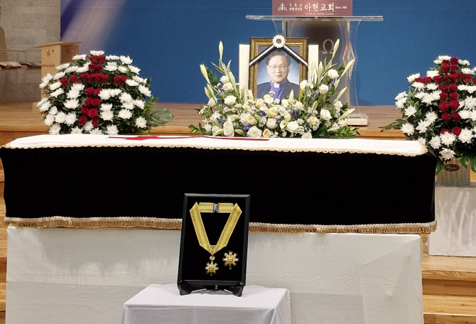 문체부, 故신경하 목사에 모란장 추서…“韓교회 신뢰회복 노력”