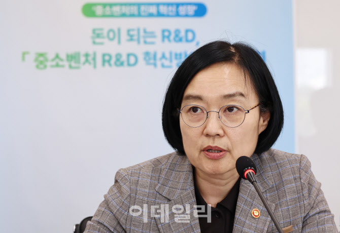 한성숙 "尹정부 감액한 R&D 회복…역대 최고 2.2조 편성"(종합)