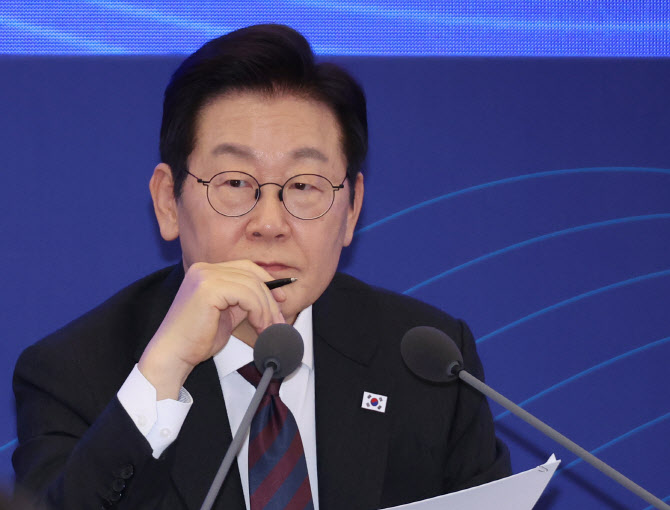 [속보]李대통령 “지정학적 리스크 확실히 해소하겠다”