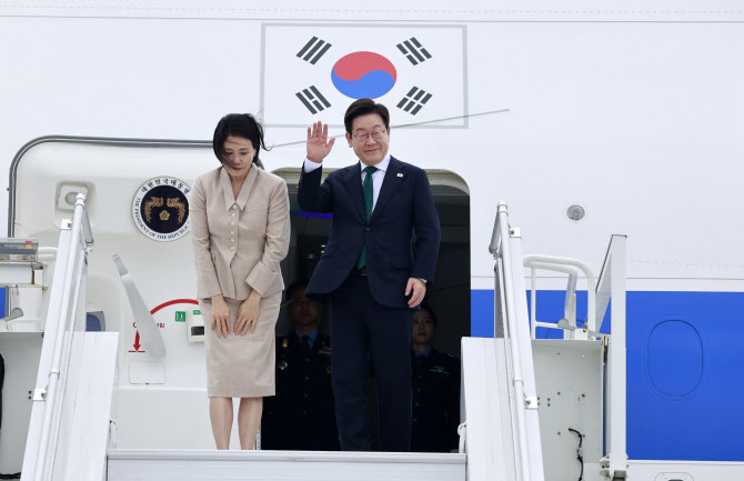 李 대통령, 유엔총회 순방 마치고 귀국…“韓 국제사회 복귀” 선언