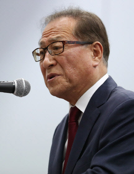 정세현 "대통령 주변 동맹파 너무 많다…이러다 바보된다"