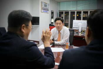 진종오 의원 “K-웹툰, 글로벌 핵심 동력…예산 확보 힘쓰겠다”