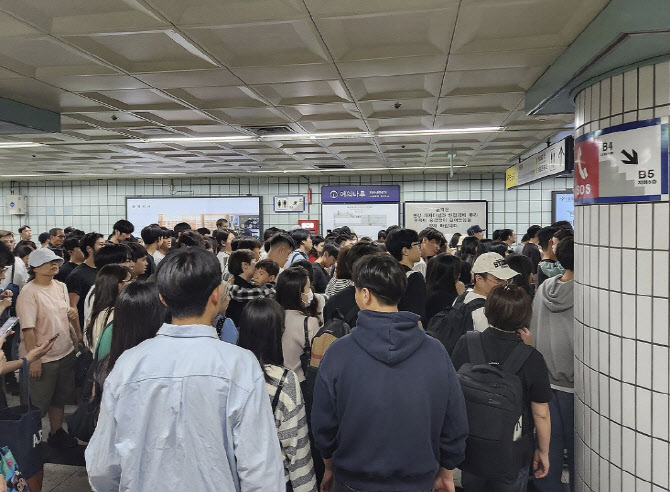 불꽃축제로 100만 명 몰리는 '5호선 여의나루역' 무정차 통과