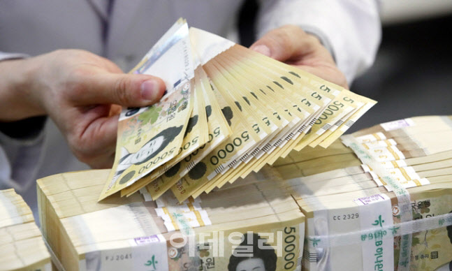 “현금내면 깎아줄게”…영수증은 떼먹은 업자들, 작년 최다[세금GO]