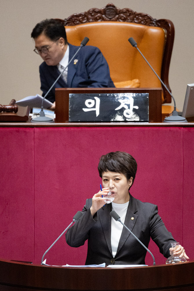 국회 증감법 상정…국힘 "민주당 횡포" 필리버스터
