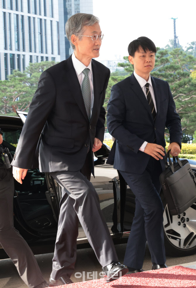 [포토]'청문회 D-1' 출근하는 조희대 대법원장