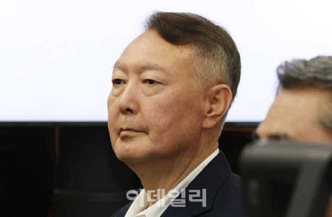 [속보]윤측 "尹, 26일 재판 후 현기증·구토로 출석 어려워"