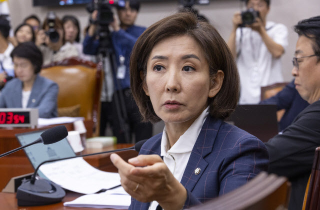 나경원 "중국인 대거 유입 불안...李 사과해야"