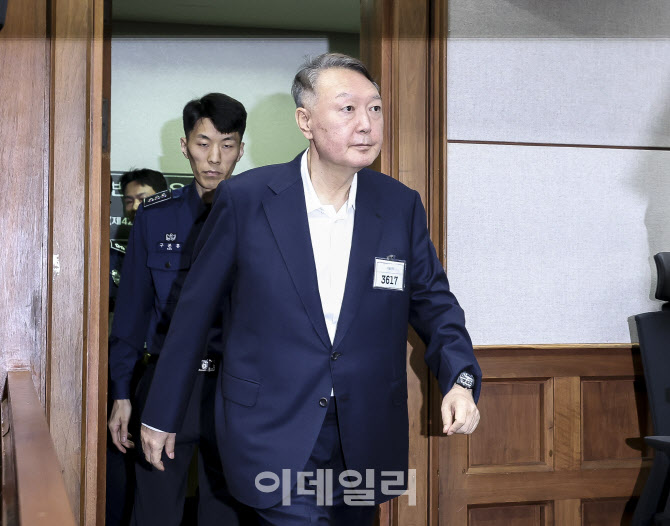 尹 보석심문 이후 건강 이상 증세…"구토·현기증으로 출석 어려워"