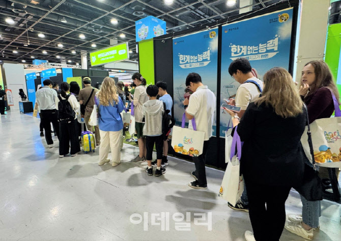 [포토] 한돈자조금 부스 찾는 관람객들