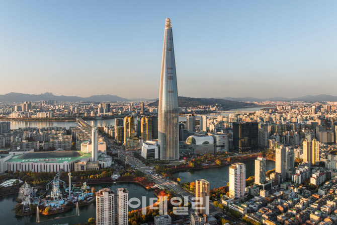 "추석 연휴 롯데타워로"…디즈니부터 버스킹까지 총출동