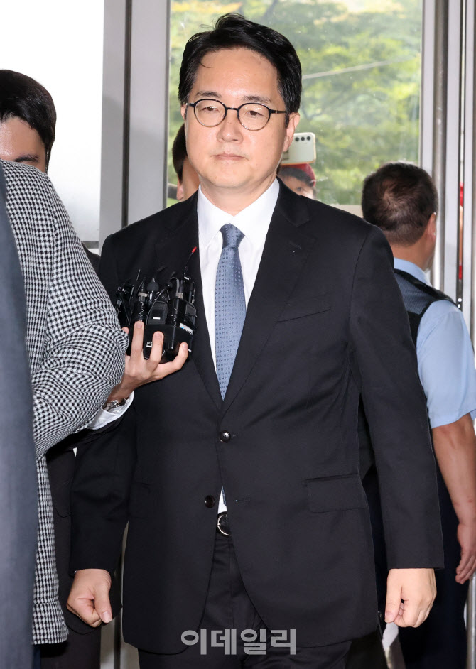 [포토]심우정 전 검찰총장, 특검 피의자 신분으로 출석