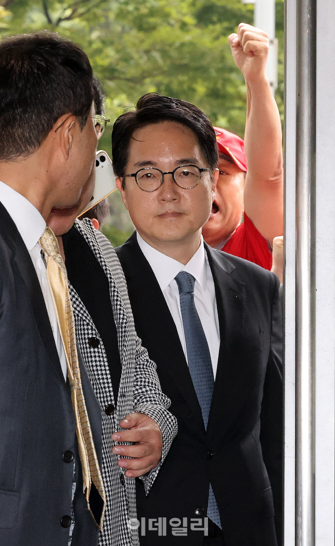 [포토]심우정 전 검찰총장, 피의자 신분으로 출석