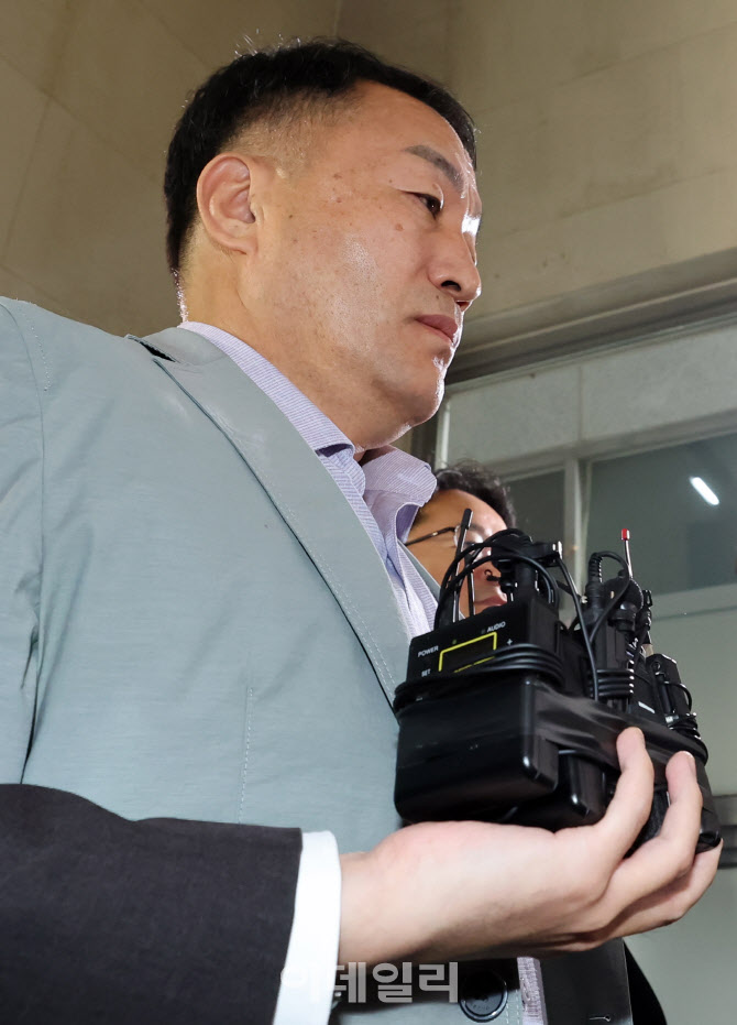 [포토]질의에 말없는 김계환 전 해병대사령관