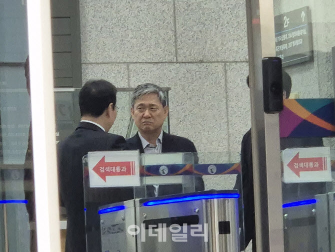 김성수 전 카카오엔터 대표, ‘제작사 고가 인수’ 무죄(종합)