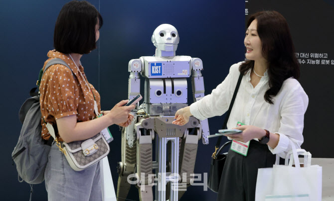 [포토]로봇 발전상을 한눈에, 스마트라이프위크 2025(SLW 2025) 개막