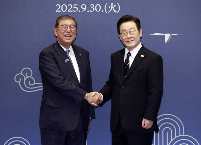 [속보] 대통령실 “한일 정상, 한반도 완전한 비핵화 의지 재확인”