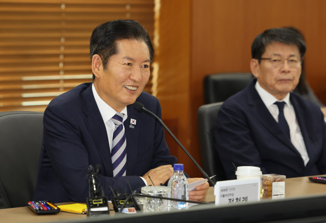 민주당 “코스피 5000 앞당긴다”…거래소서 자본시장 정상화 강조