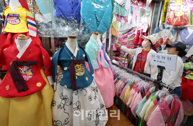 [포토]추석 맞이 알록달록한 한복