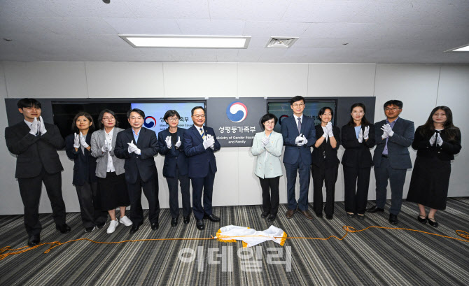 역사 속으로 사라진 여가부, 성평등부에 걸리는 기대[현장에서]
