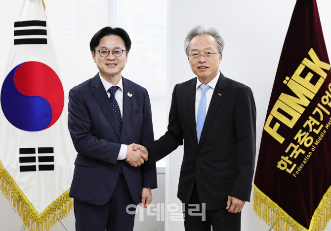 최진식 중견련 회장 "한미 관세협상, 경쟁력 앞세워 당당히 임해야"
