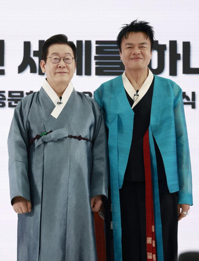 [포토] 이재명 대통령과 박진영 대중문화교류위원장