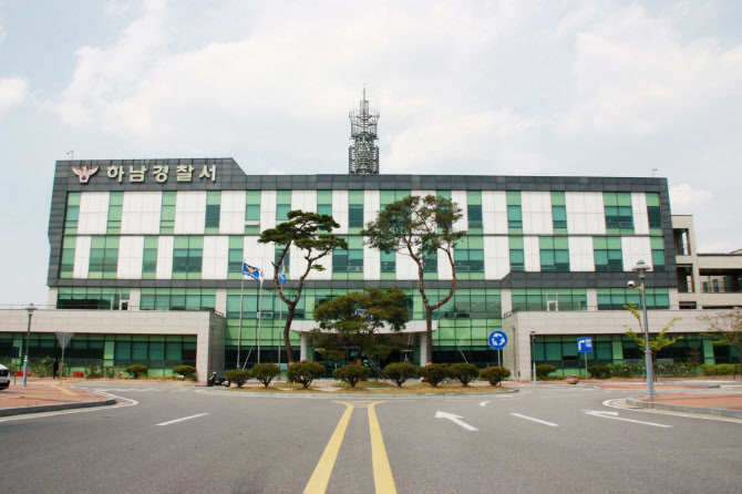 “지인이 신변 비관 글”…하남 폐가서 남녀 3명 숨진 채 발견