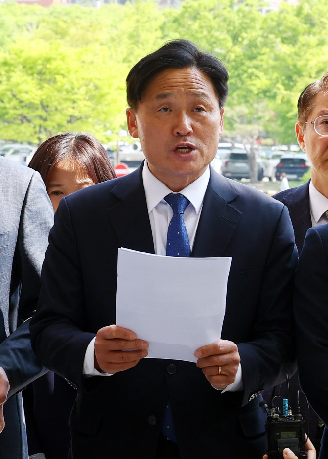 "지도부·법사위 성찰해야"…'찐명' 김영진, 李지지율 하락에 '직격'