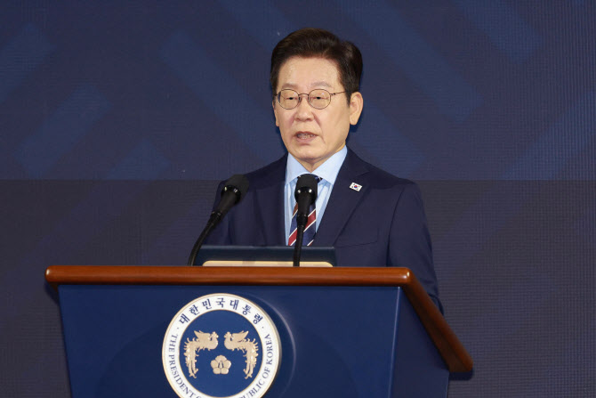 [속보] 李대통령, 노인의날 맞아 “어르신 삶 현실 심각, 모두의 과제”