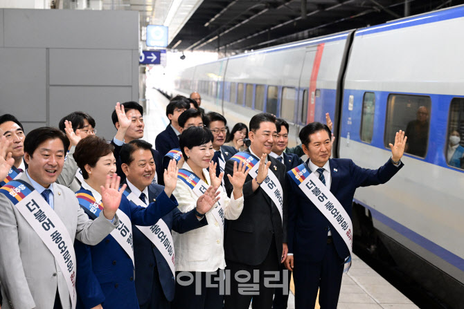 [포토]더불어민주당 지도부 용산역에서 귀성인사