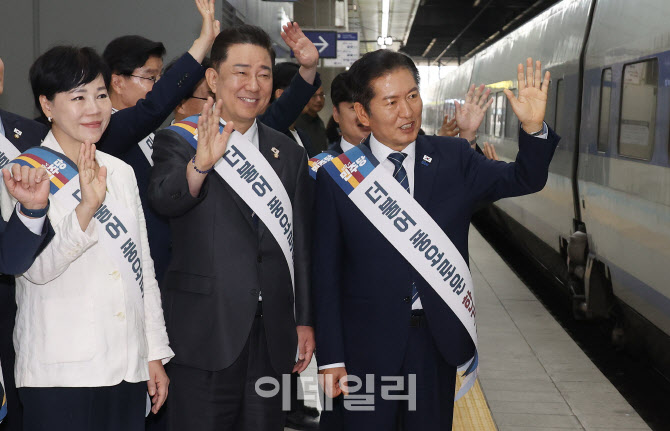 [포토]정청래 더불어민주당 대표, 용산에서 귀성인사