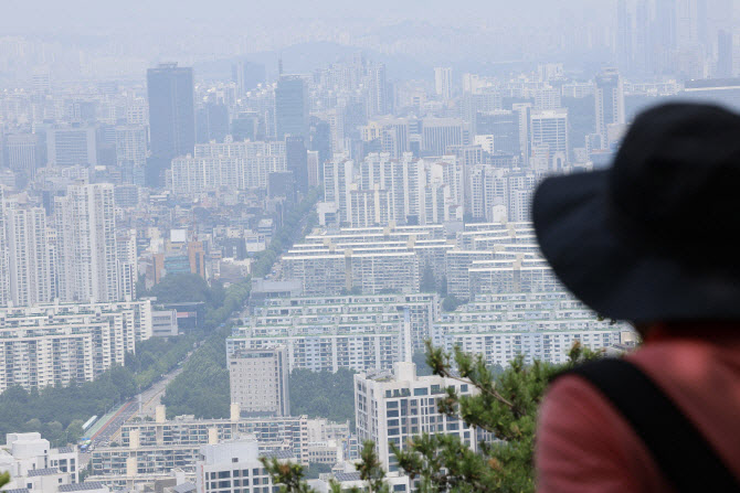 '이재명 정부, 부동산 정책 잘한다' 47%…진보층선 긍정 75%