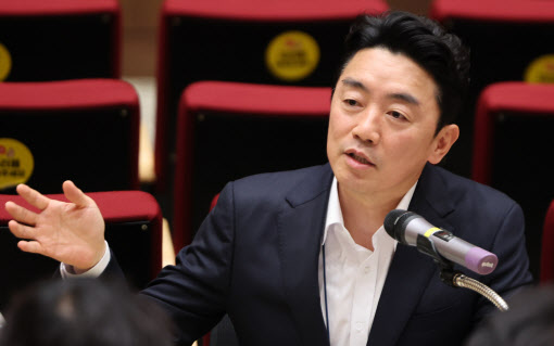 충남 '에겐남' 강훈식…"내가 실세다"[대통령실 백일열전]①