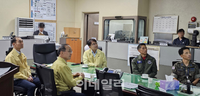 [포토]김광용 재난안전관리본부장, '경기 평택시 제1민방위경보통제소 운영 현황 점검'