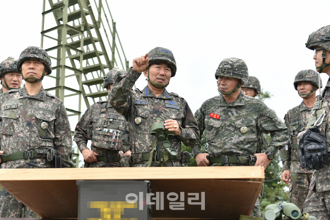 [포토]서부전선 대비태세 점검하는 진영승 합참의장