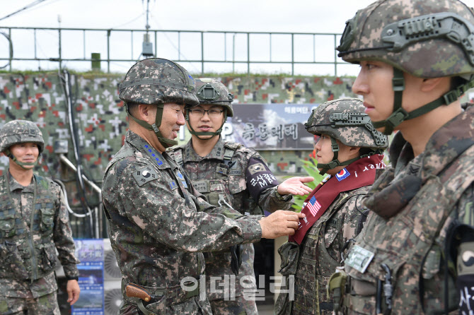 [포토]진영승 합참의장, '서부전선 부대 방문 및 장병 격려'