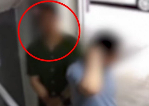 비번 누르는데 '빤히'…중개인 대동한 '수상한 방문객' 정체