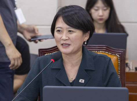 與 "북한, 한반도·국제사회 평화 '협력의 길' 동참하라"