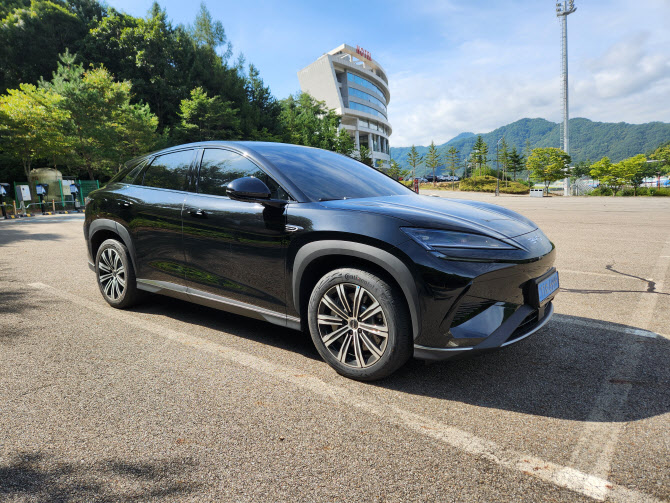 BYD 씨라이언7 참 잘 나가는데…2% `감성`이 아쉽다[타봤어요]