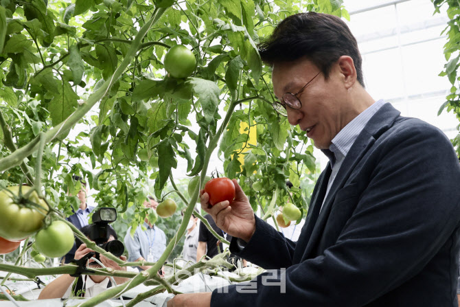 [포토]추석 연휴에 김제 스마트팜혁신밸리 현장방문한 김민석 국무총리