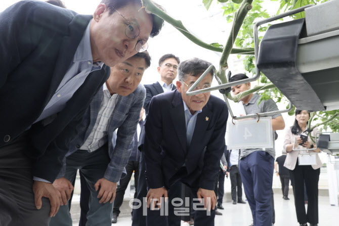 [포토]김민석 국무총리, 김제 스마트팜혁신밸리 현장방문