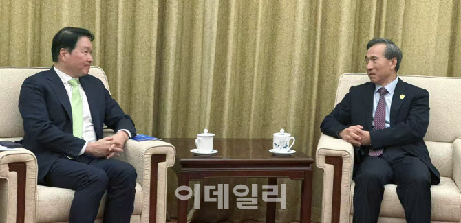 APEC성공 위해 지원 나선 재계…최태원 中 방문·LG 홍보영상