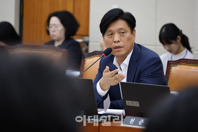 “尹정부 공공기관 혁신에 1.3만명 감축…자산 3.4조 팔아”