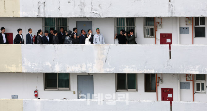 [포토] 은마아파트 점검하는 오세훈 서울시장