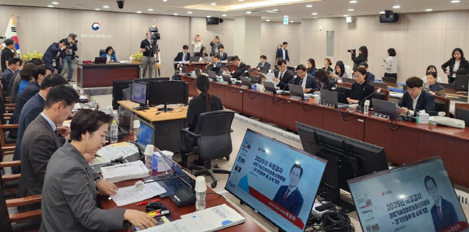 배경훈 장관 "R&D 예산 삭감, 최상목 전 수석 지시···과기부는 끌려가"