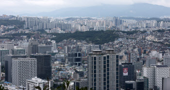 17평 아파트가 33억 찍었다…돈줄 막히자 확 바뀐 시장